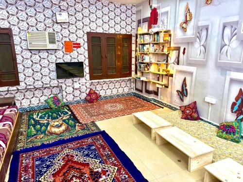Shared lounge/TV area, Amritsar Backpackers Hostel in Amritsar