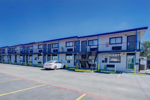 Super 7 Inn By OYO San Antonio NW Medical Center in San Antonio, USA