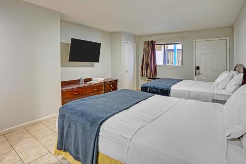 2 queen beds