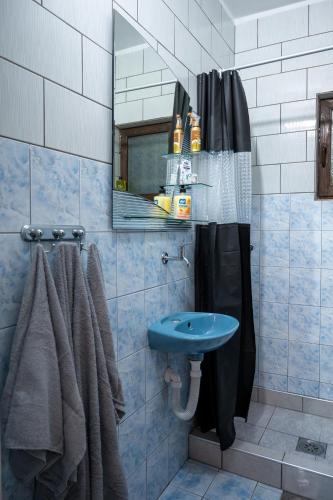 Apartment Bisić with private parking - image 4