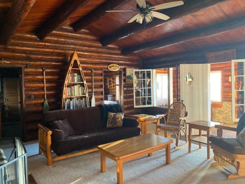 Lakeside Lodge - image 9