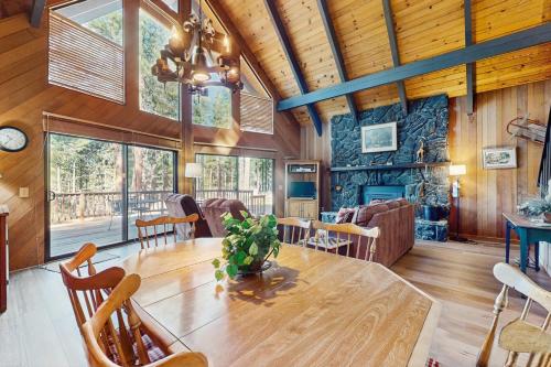 Tallac Views Getaway in ทาโฮ วัลเลย์