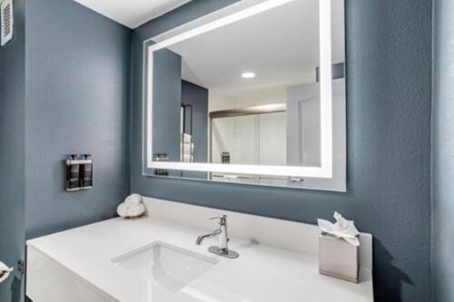 Hampton Inn Livingston - image 13