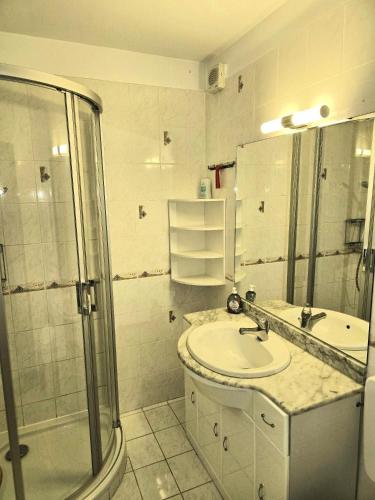 OASE in Burgtiefe in Sudstrandpromenade