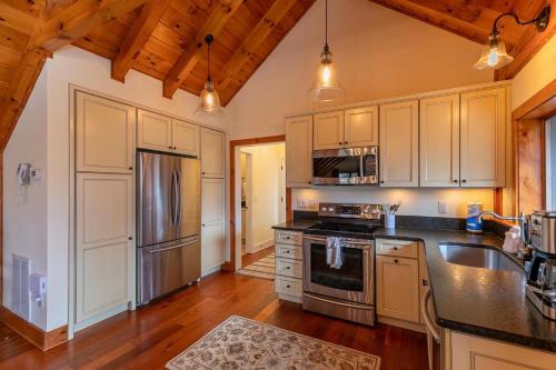 White Oak Cabin in Banner Elk, USA