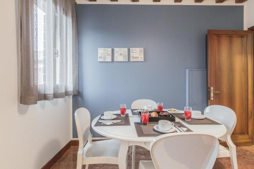 Ca' del Monastero 6 Collection Chic Apartment for 4 Guests with Lift - image 10