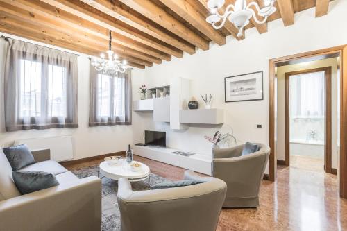 Ca' del Monastero 6 Collection Chic Apartment for 4 Guests with Lift - image 8