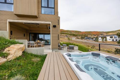 Stunning Luxury Interiors, Jordanelle Views, Private Hot Tub, Sauna, Elite Locale! in Kamasa (UT)