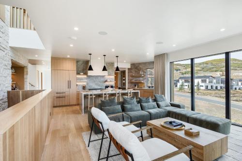 Stunning Luxury Interiors, Jordanelle Views, Private Hot Tub, Sauna, Elite Locale! in Kamasa (UT)