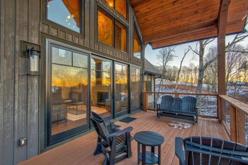 Sunset View Retreat at Eagles Nest in แบนเนอร์เอลค์ (นอร์ทแคโรไลนา)