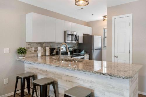 The Branson Condo at Fall Creek - Overlooking the Rolling Hills, Branson