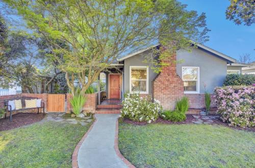 Newly Furnished Retreat 5 Min to Stanford & Downtown Palo Alto