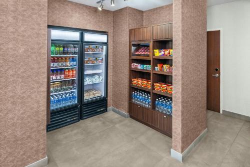 Fairfield Inn & Suites by Marriott Edmonton North - image 2