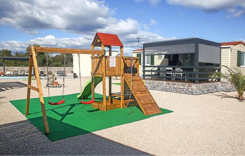 ทัศนียภาพภายนอกโรงแรม, Pet Friendly Stacaravan In Drnis With Wifi in ดรินอฟซิ