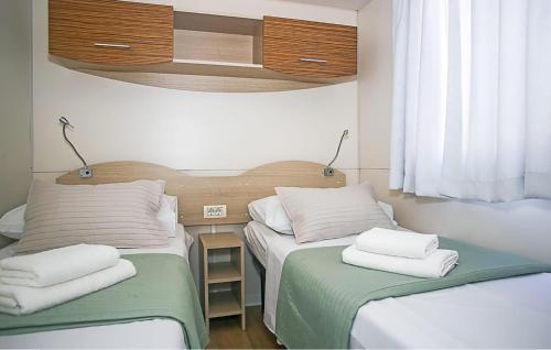 Pet Friendly Stacaravan In Drnis With Wifi in ดรินอฟซิ