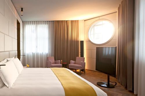 room detail thumbnail 1