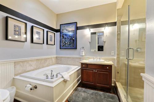Ellis Square Loft - image 11