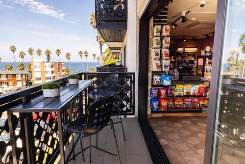 Cormorant Boutique Hotel - image 10