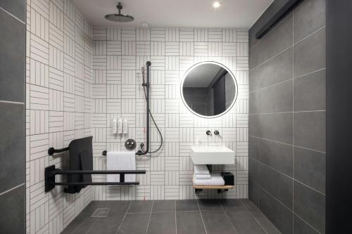 Moxy London Piccadilly Circus - image 8