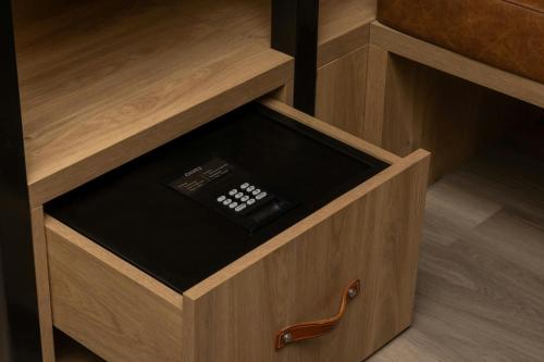 Moxy London Piccadilly Circus - image 13