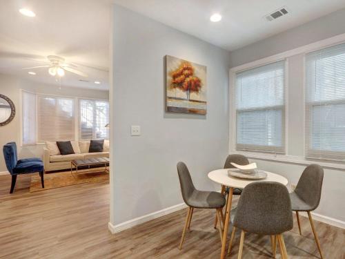 Brand New Listing! Heated Pool Access! Estate Home 2 blocks from Forsyth Park! - image 10