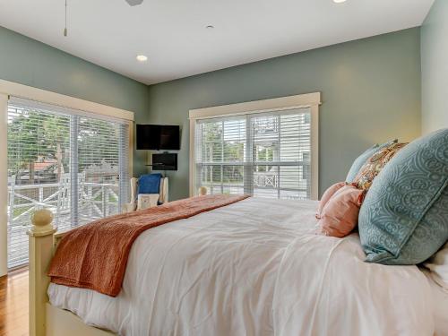 New Listing! Heated Pool Access Gorgeous Tybee Home with Elevator Walk to Beach & More! - image 10