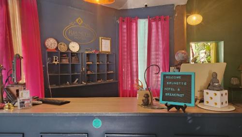 Hotel Brunette in Santa Ana