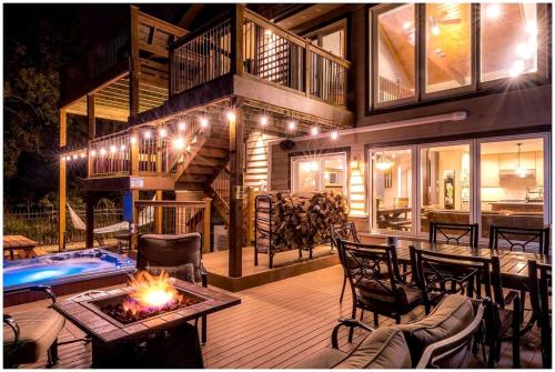 Luxurious Villa with Hot-tub, Fire Pit and Games in Gary, Indiana