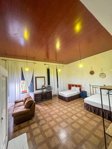 Hotel Brunette in Santa Ana