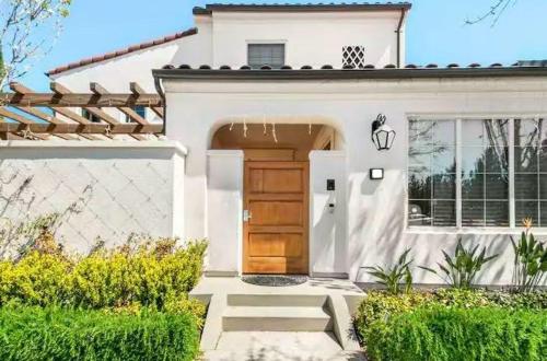 Private suite downstairs in East Irvine