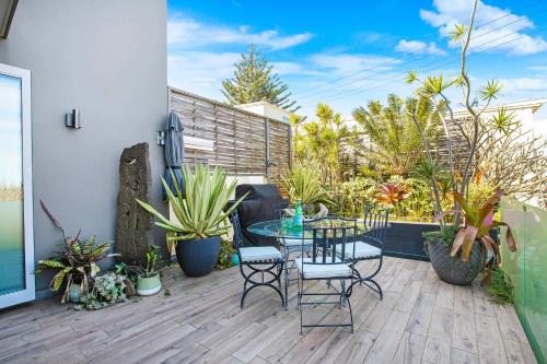 Clovelly Beach Escape - Walk to Beach - AC and Parking included in Bronte