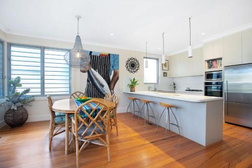 Clovelly Beach Escape - Walk to Beach - AC and Parking included in Bronte