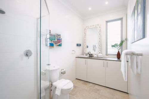 Clovelly Beach Escape - Walk to Beach - AC and Parking included - image 12