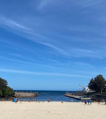Clovelly Beach Escape - Walk to Beach - AC and Parking included - image 9