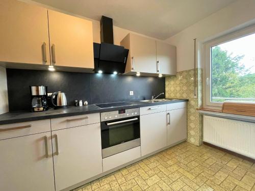 廚房, Holiday Home in Birresborn with balcony in 比雷斯博爾恩