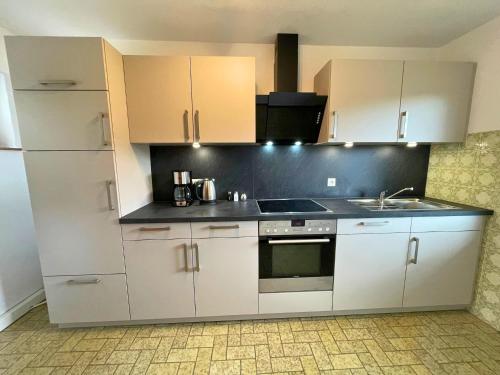 廚房, Holiday Home in Birresborn with balcony in 比雷斯博爾恩