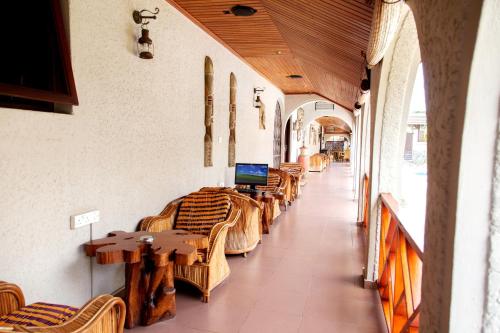 Mahogany Lodge, Cantonments - Photo 3