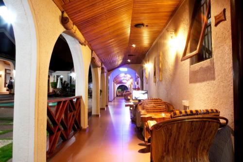 Mahogany Lodge, Cantonments in ลาบาดี