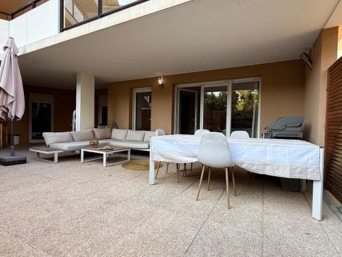 Cosy Appart Famille proche Marseille, Box et Terrasse in Les Olives