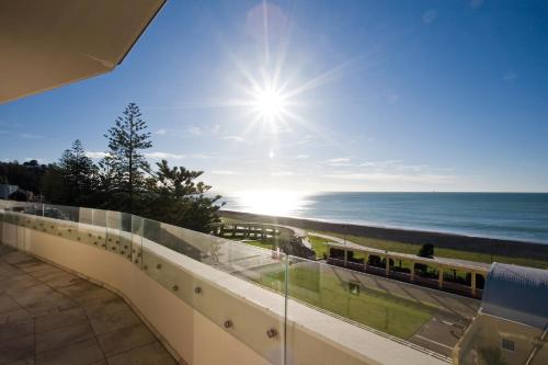 Two-Bedroom Penthouse with Sea View 