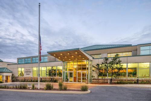 Ramada By Wyndham State College Hotel & Conference Center
