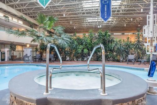 Ramada by Wyndham State College Hotel & Conference Center in State College, USA