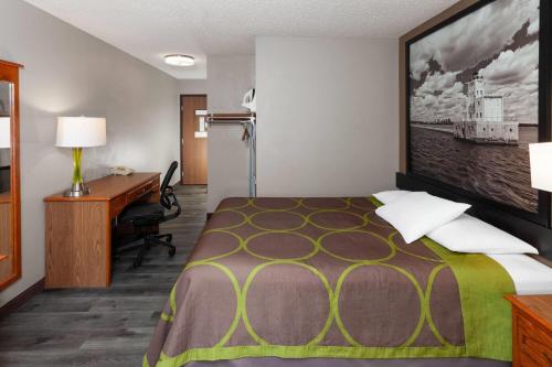 Super 8 by Wyndham Green Bay Near Stadium - image 5