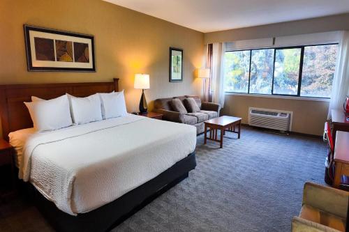 Ramada by Wyndham Kelowna Hotel & Conference Center in Kelowna, Canada