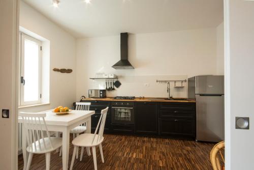 設施, 花冠酒店 (La Coroncina) in 佩魯佐