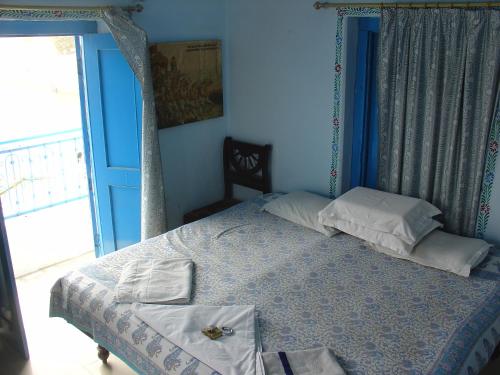 Double Room with Shared Bathroom image 8