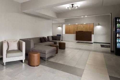 Vestabils, Wingate by Wyndham Grove City in Springfield Township (PA)
