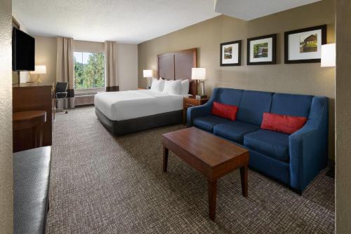 Wingate by Wyndham Grove City in Springfield Township (PA)
