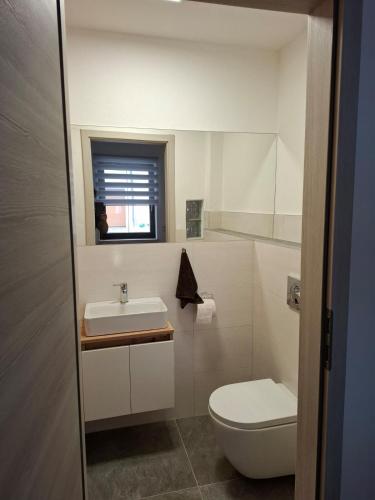 Kleines Apartment in บรังด์