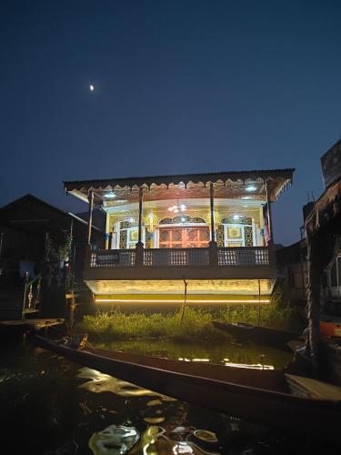 Lalarukh Group of Houseboats in Šrinagara